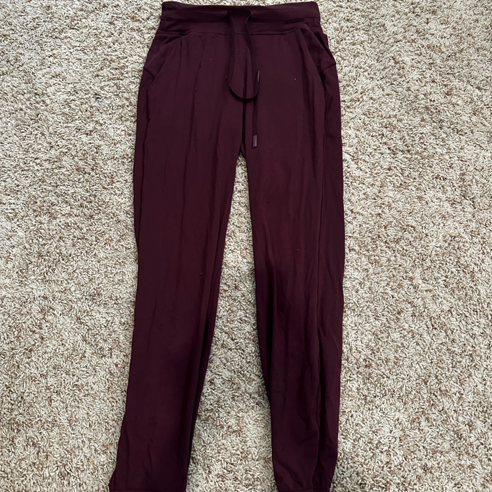 Lulu Ready to Rulu Jogger sz 4 Burgundy Red